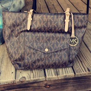 Michael Kors Jet Set Travel medium tote